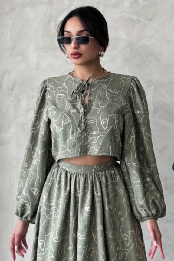 Blusa bordada con detalles ajustables de listón y mangas largas elásticas, junto a una elegante falda midi con diseño sin elástico y cierre lateral I Enso Amara