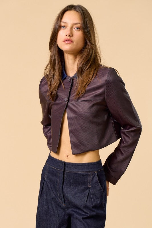 Chaqueta clásica elegante, ligera y versátil para layering.  La consigues en Enso Amara Boutique.