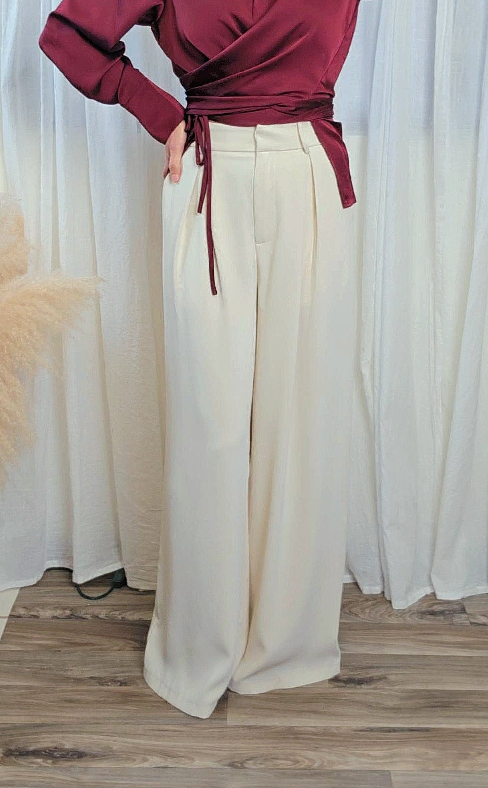 Lara Classic Pleated Wide-leg Trousers
